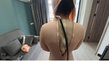 変な呼吸をする女

